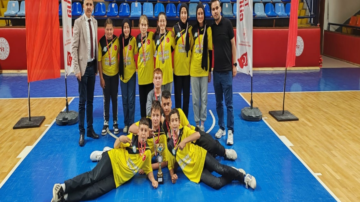 Geleneksel Çocuk Oyunları Yıl Sonu Etkinliğinde Yakan Top Oyununda 2. olduk